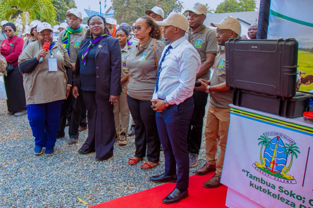 Waziri wa Viwanda na Biashara ate atembelea banda la Halmashauri ya Jiji la DSM Maonesho ya Kilimo ya Nane Nane